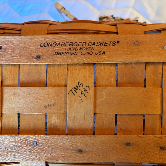 Longaberger Floral Lined Woven Basket - Picture 4 of 4